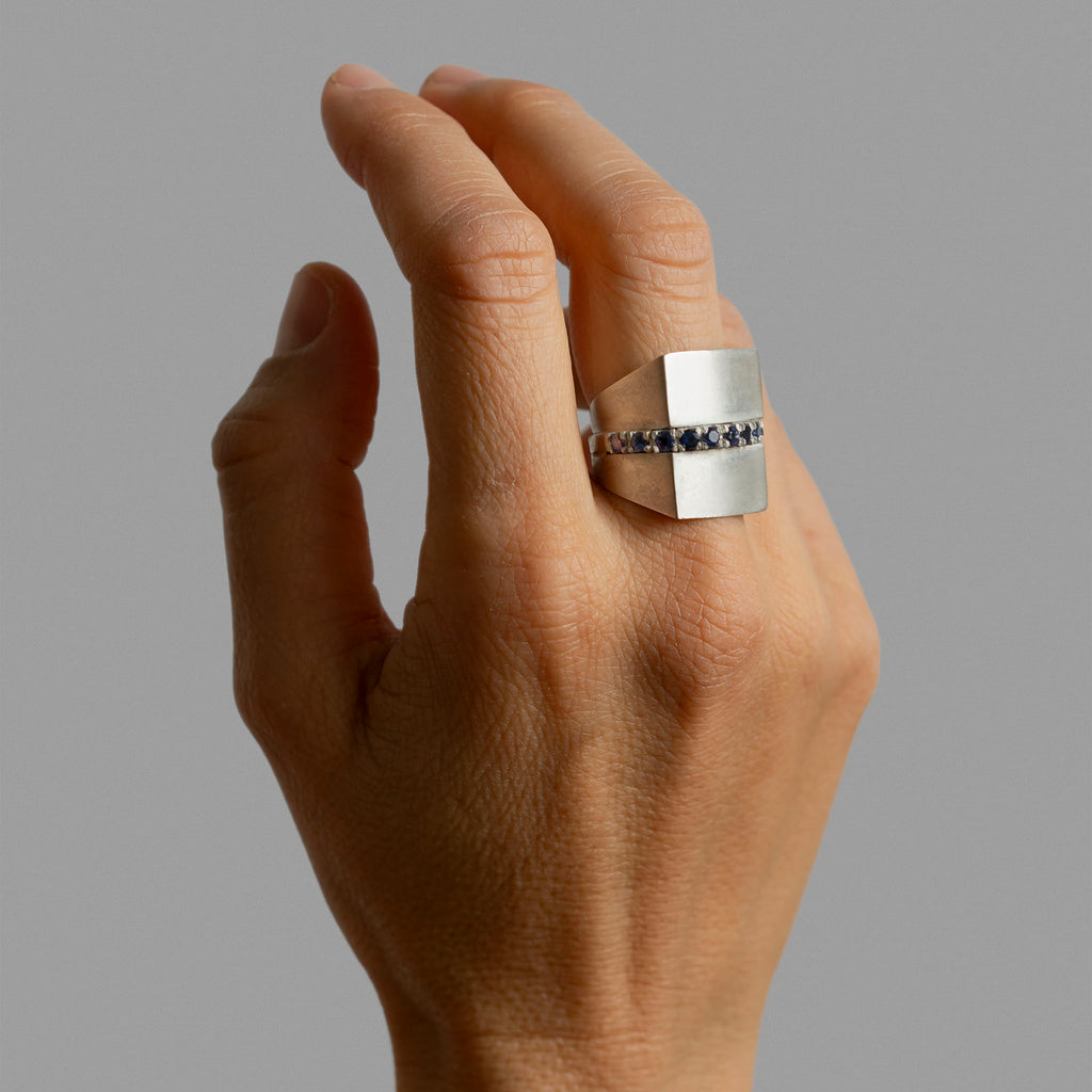 Two half signet rings and one half-eternity band. 11 iolites.